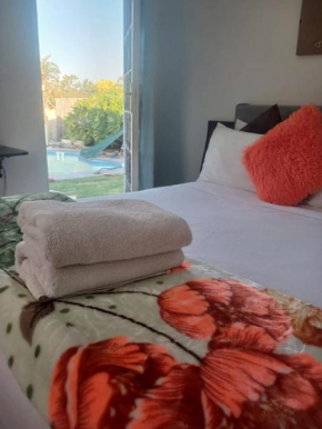 GH RedPillars Double ensuite rooms with Private entrance